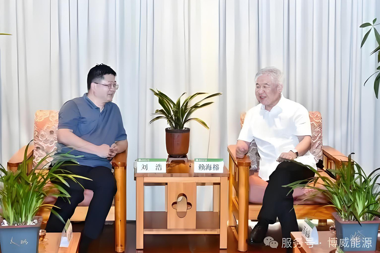 F6福鹿会能源董事长刘浩一行返回母校，，加入了2025年的结业仪式，，并获得了学位奖励